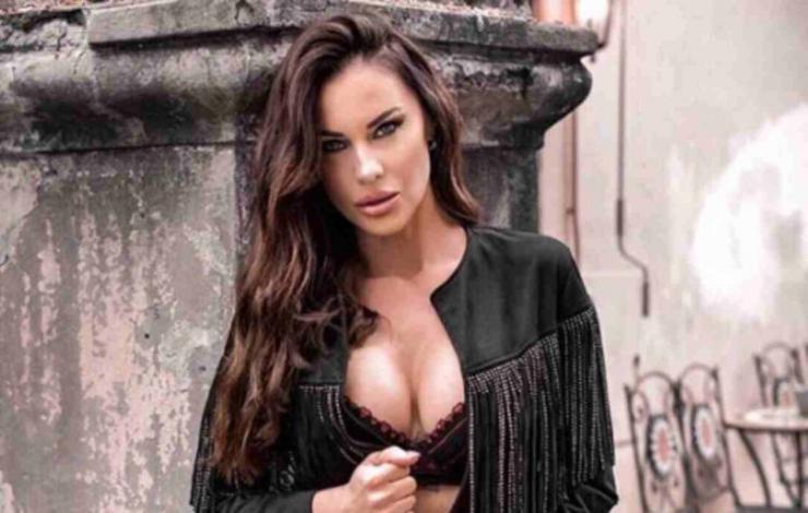 Antonella Mosetti esplosiva a 43 anni - AltraNotizia