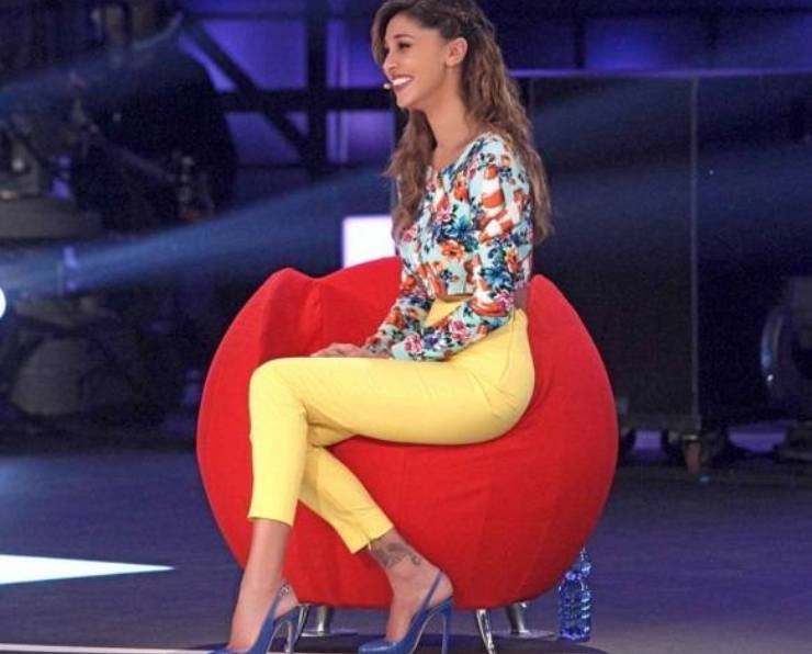 Belen Rodriguez sotto la camicia niente - AltraNotizia