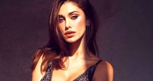 Belen Rodriguez sotto la camicia niente - AltraNotizia