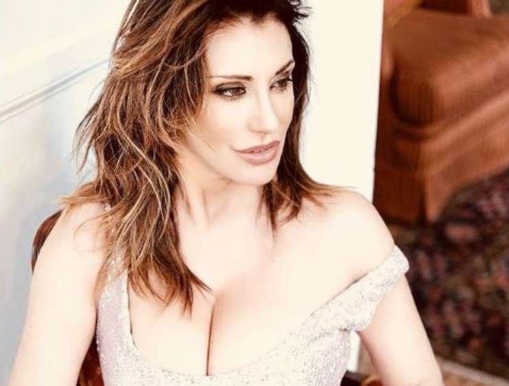 Sabrina Salerno scollatura alla goccia - AltraNotizia