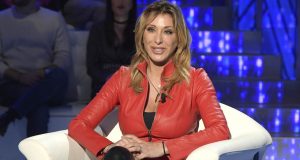 Sabrina Salerno scollatura alla goccia - AltraNotizia