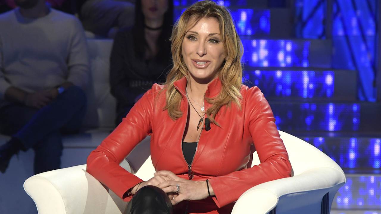 Sabrina Salerno scollatura alla goccia - AltraNotizia