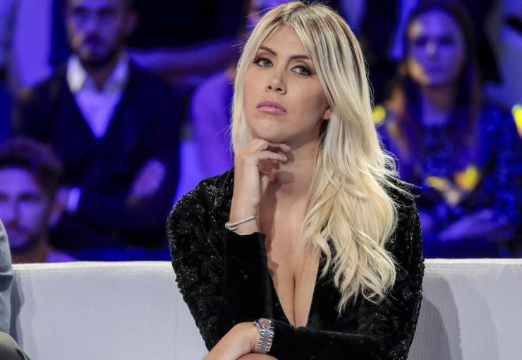 Wanda Nara esplosiva in pizzo - AltraNotizia