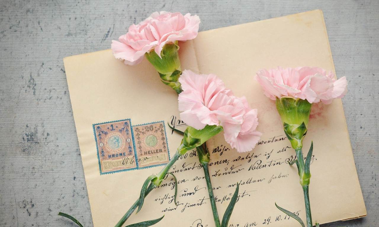 Lettera e fiori (Pixabay)