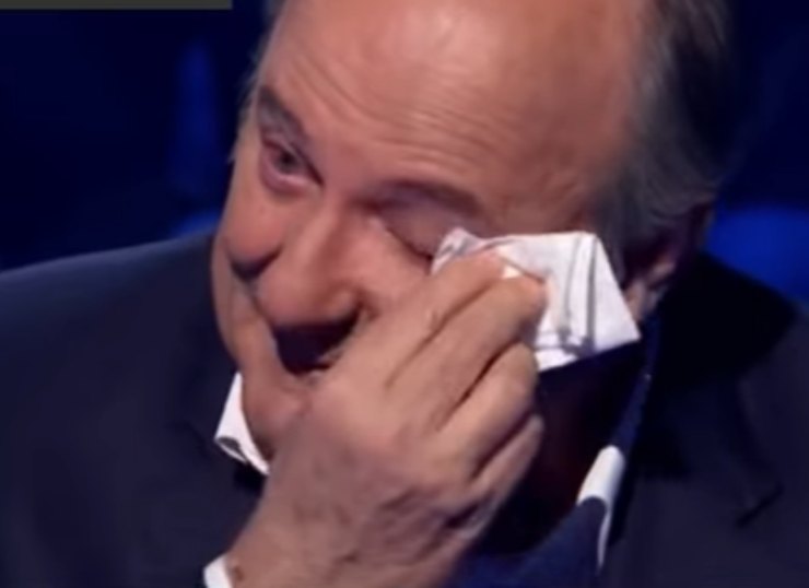 Gerry Scotti in lacrime