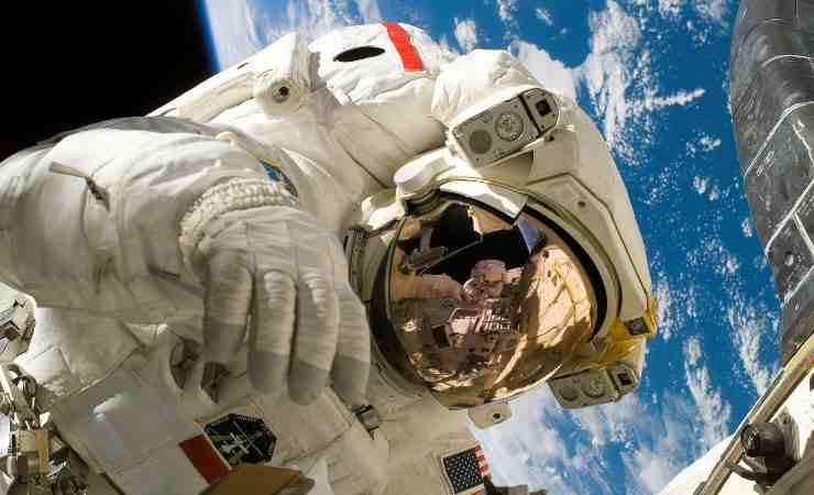 Astronauta spazio