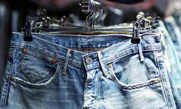 jeans tasche bottoni