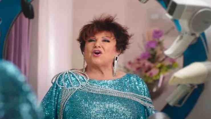 Orietta Berti perché indossa la parrucca AltraNotizia