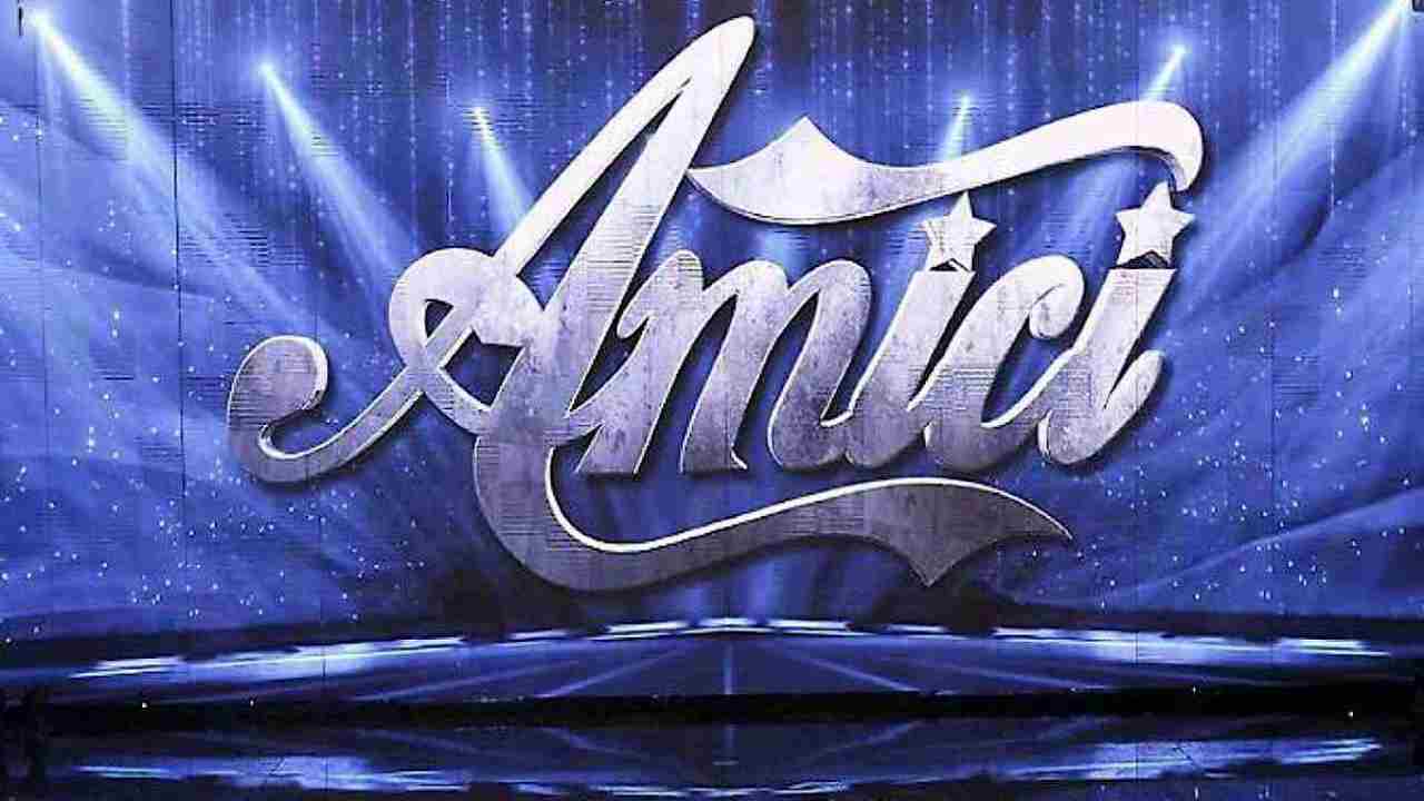 Amici-bacio tra due allievi