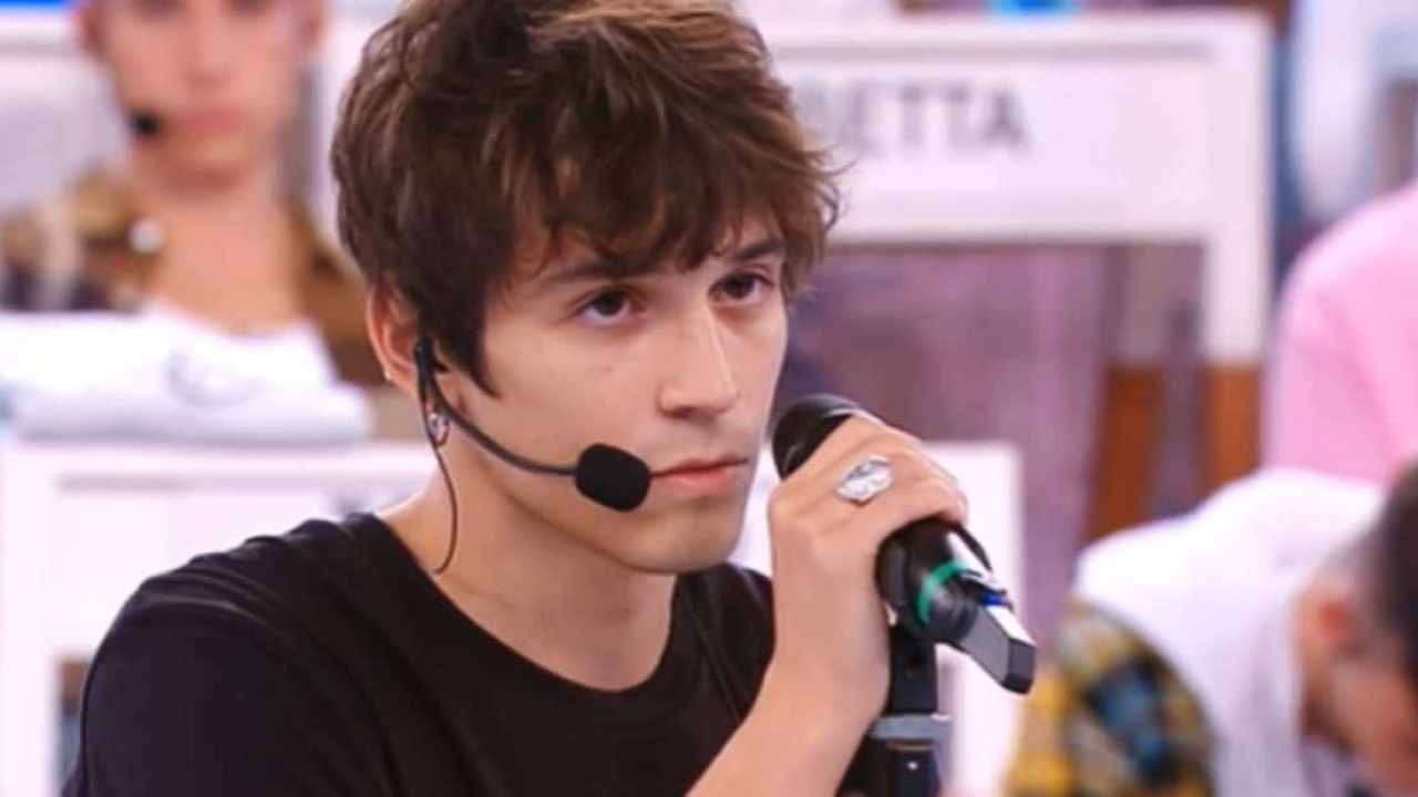 Amici, Alex nei guai con la fidanzata-Altranotizia