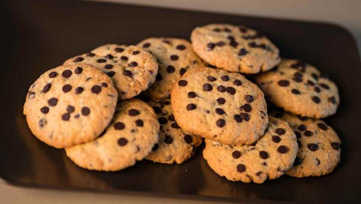 Biscotti-con-gocce-di-cioccolato-ricetta-Altranotizia