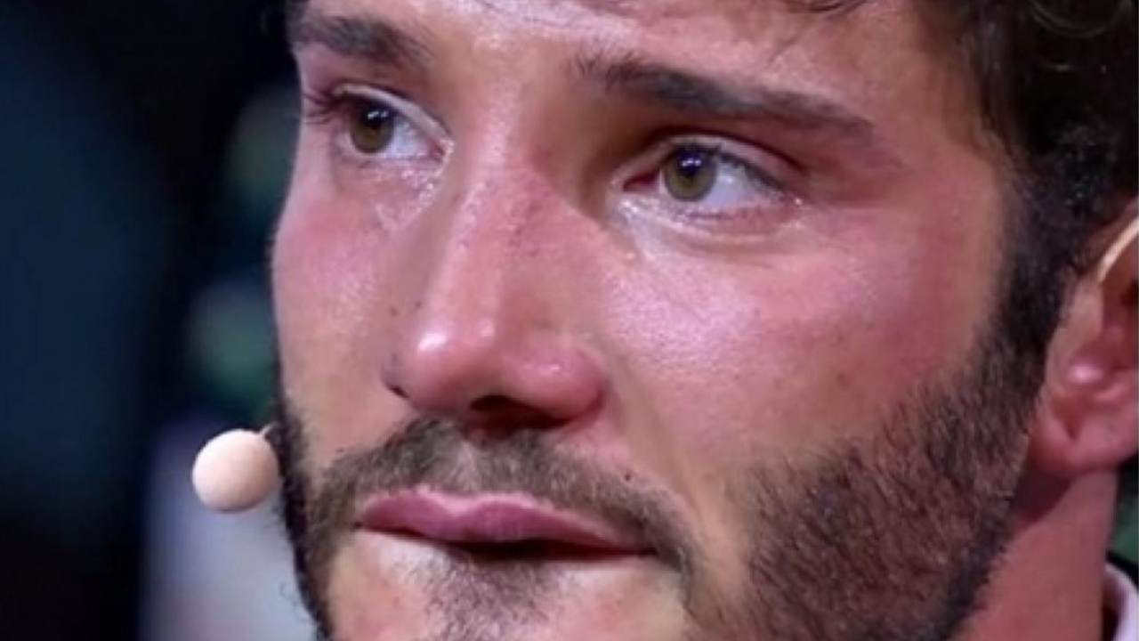 Stefano De Martino piange-Altranotizia
