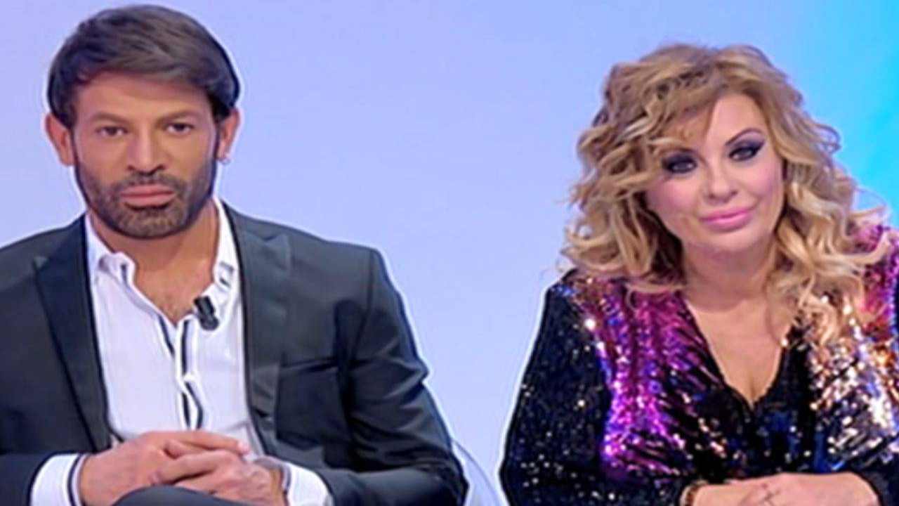 tina-cipollari-e-gianni-sperti-bacio-Altranotizia