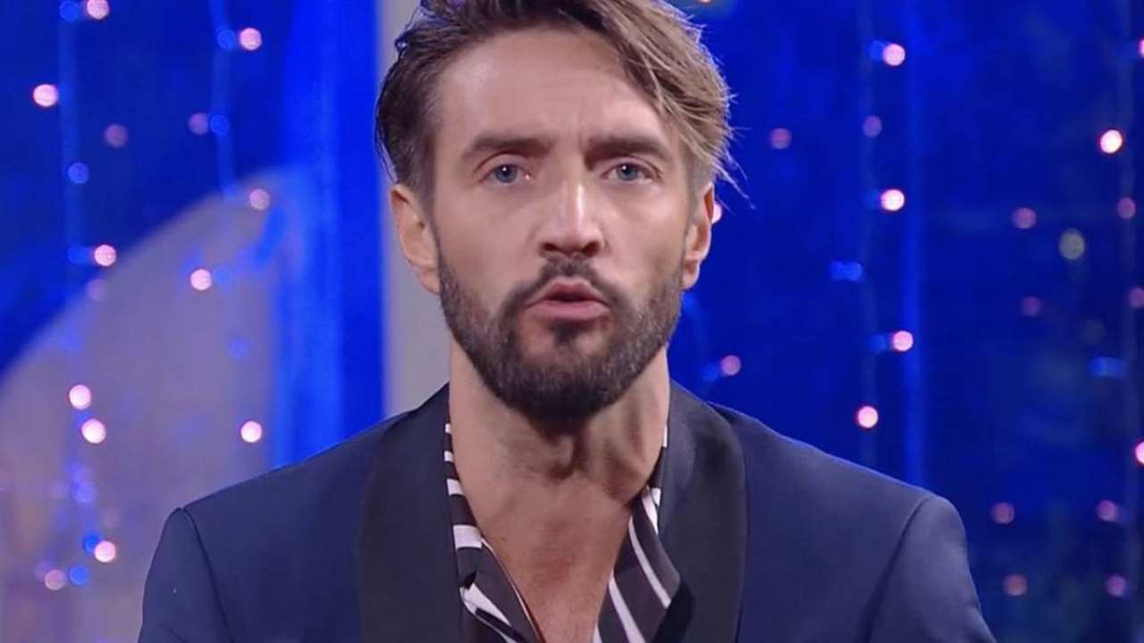 Alex-Belli-lo-fa-in-tv-Altranotizia