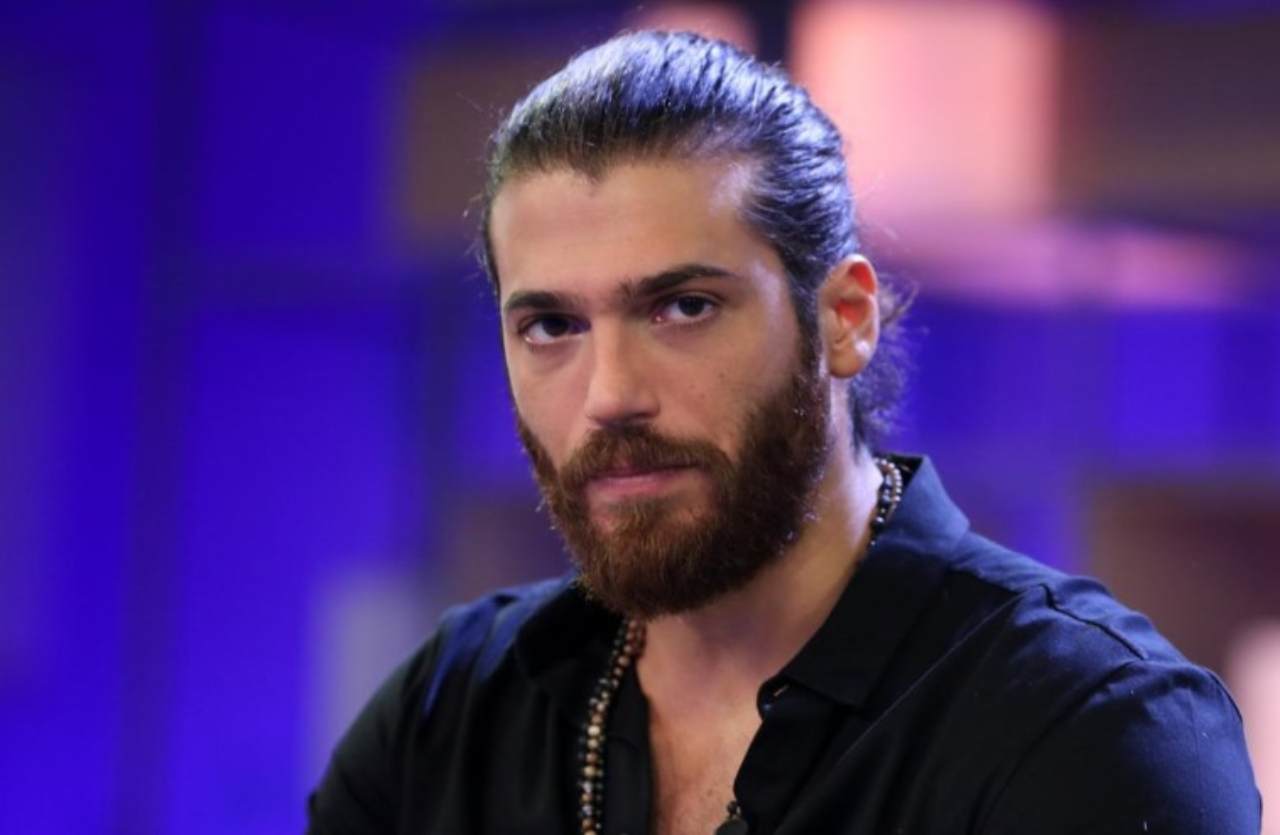 Can-Yaman-annuncio-Altranotizia