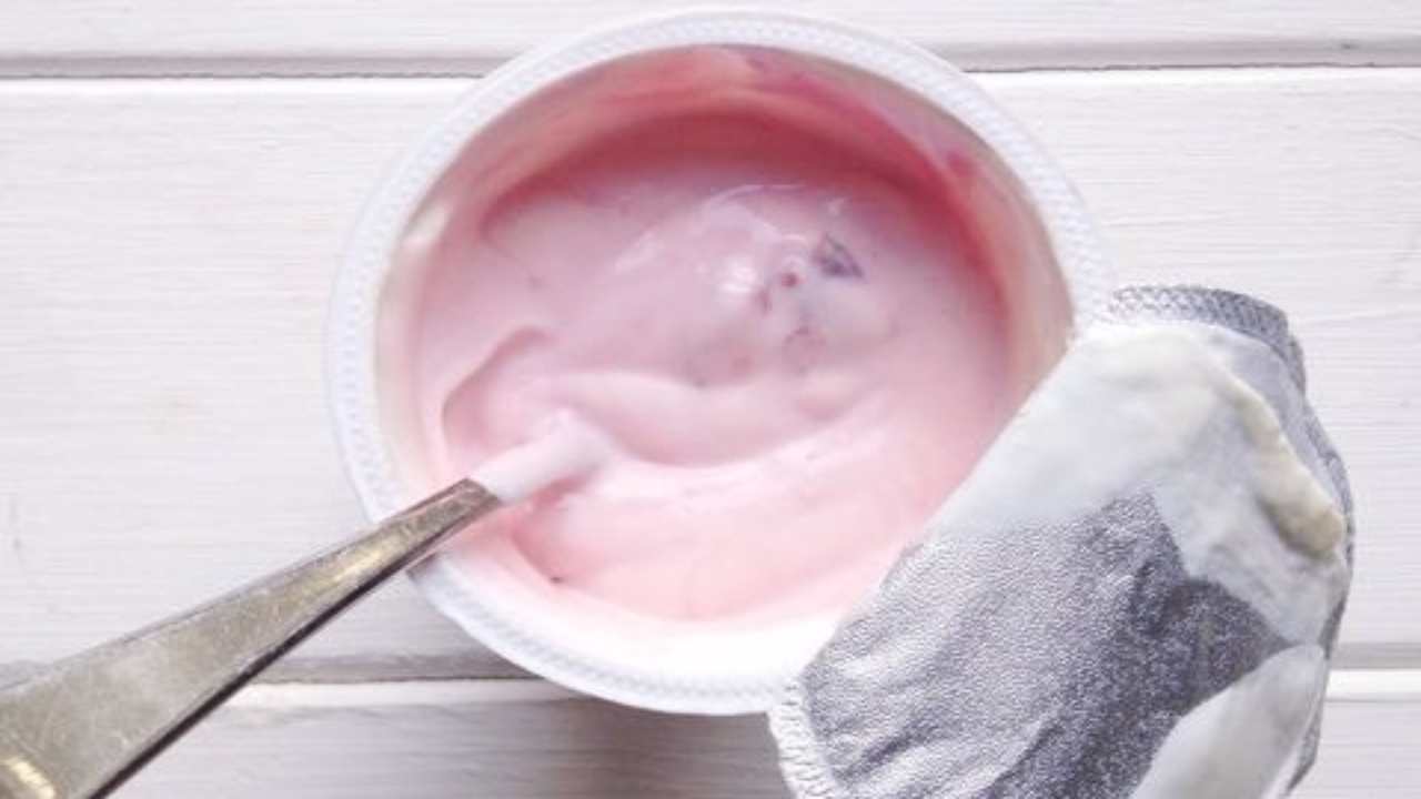 yogurt-scaduto-cosa-accade-de-lo-mangi-Altranotizia