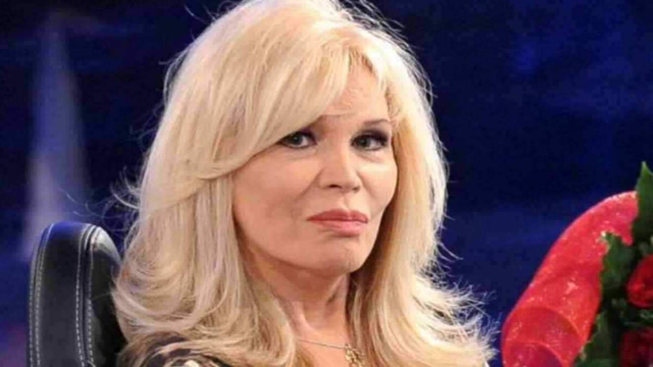 Amanda-Lear-dalì-Altranotizia