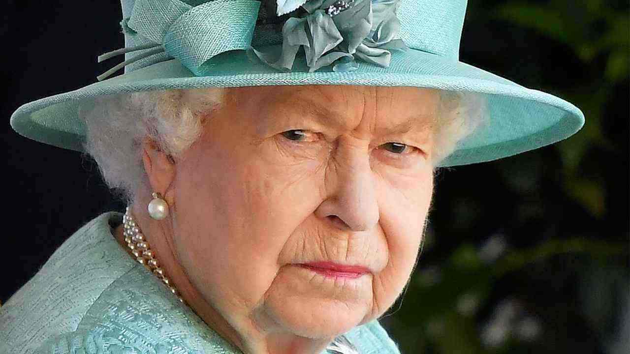 La Regina Elisabetta, il tristissimo motivo per cui non guida più: e non c’entra l’età