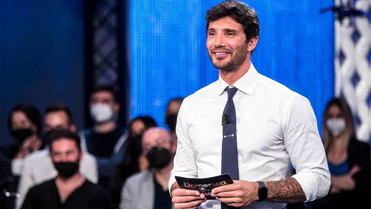 Stefano-De-Martino-ritorno-in-famiglia-Altranotizia