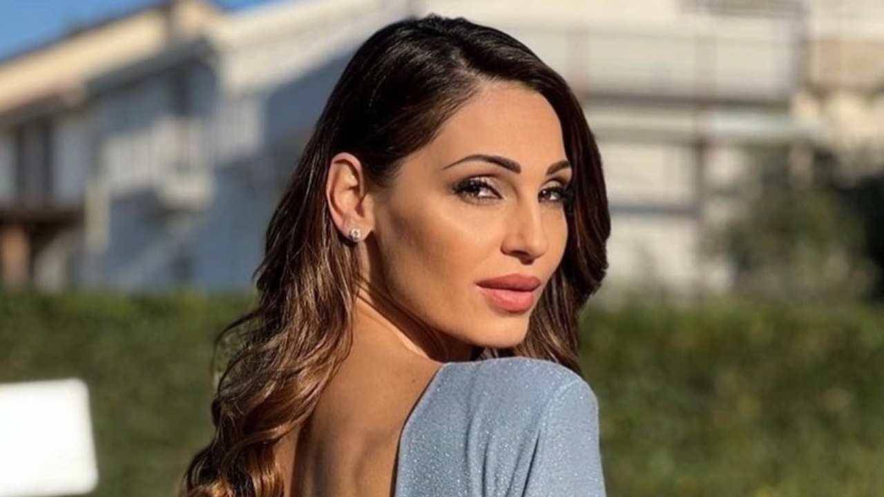 Anna Tatangelo-ecco-la-foto-che-ha-infiammato-il-web-Altranotizia