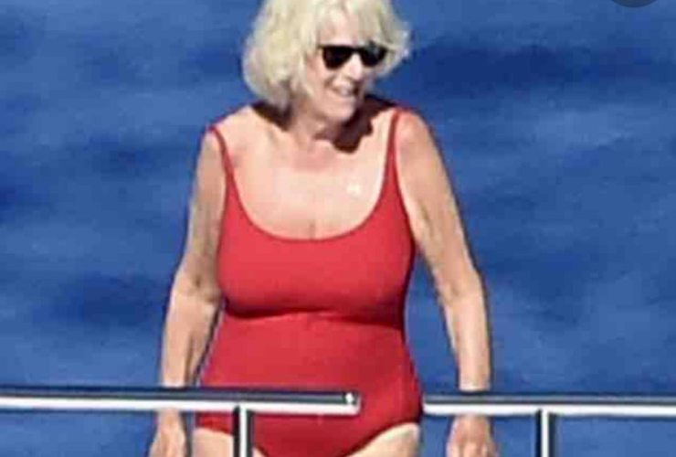 Camilla Parker Bowles-costume-rosso-e-aderente-Altranotizia