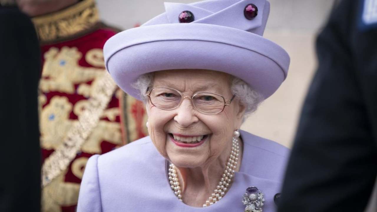 Regina Elisabetta-apparso-in-cielo-dopo-la-morte-Altranotizia
