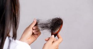 Stai perdendo troppi capelli-Altranotizia