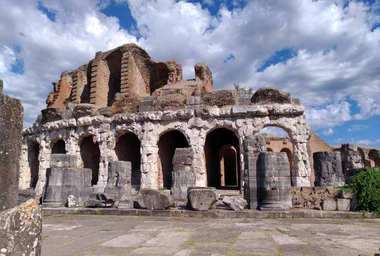 Anfiteatro Santa Maria Capua Vetere - foto wikimedia commons - altranotizia.it