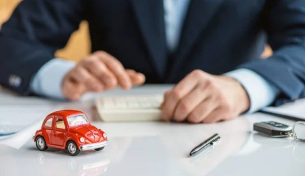 ASSICURAZIONE AUTO ADDIO: annullato l’obbligo di pagarla, da Maggio 2025 risparmi centinaia di euro I Lo dice la legge SOSPENSIVA