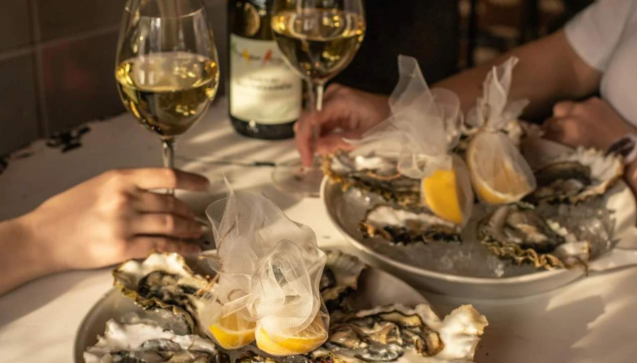Cena - romantica - intima - bicchieri - pexels - altranotizia