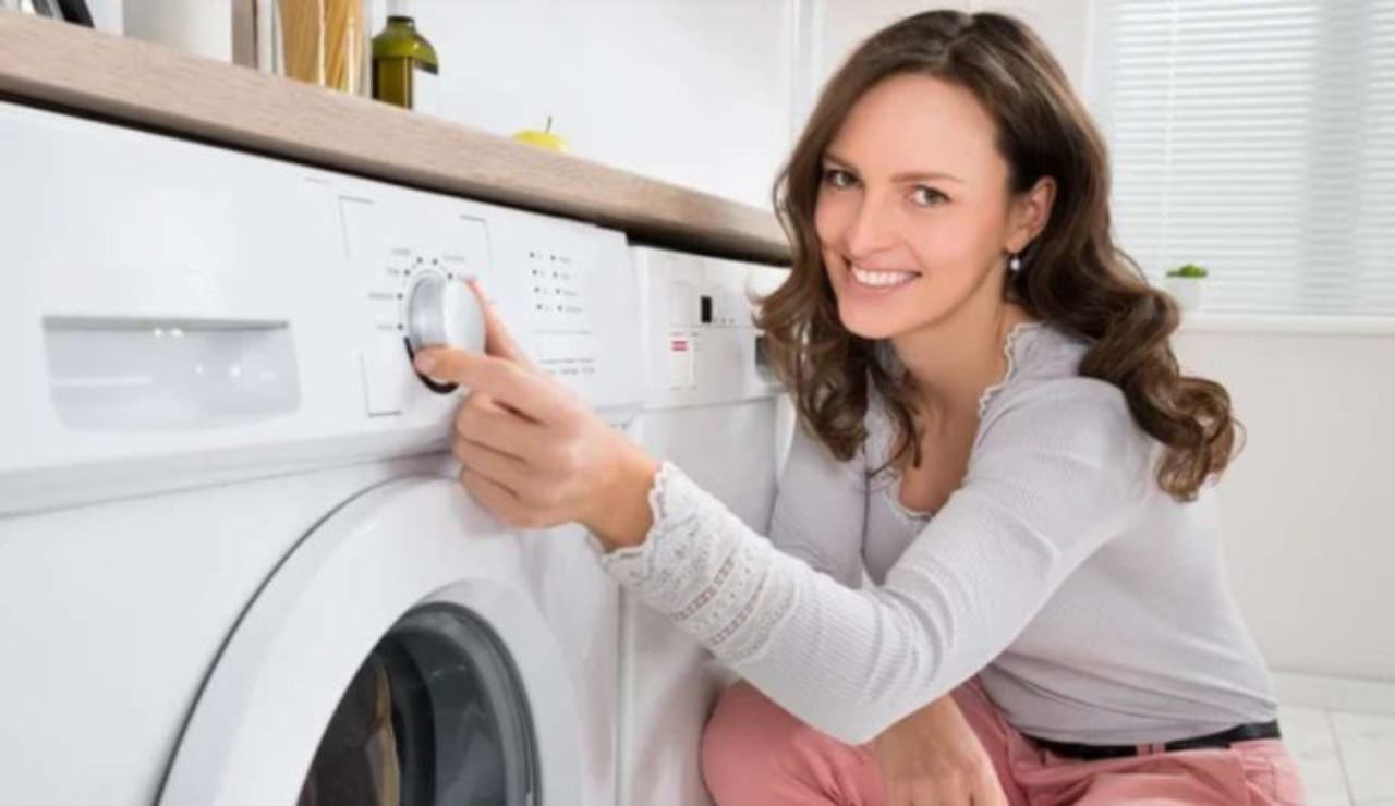 Lavatrice, nessuno ha mai toccato questo tasto | Lo premi e ti asciuga tutto in 4 minuti, fallo subito