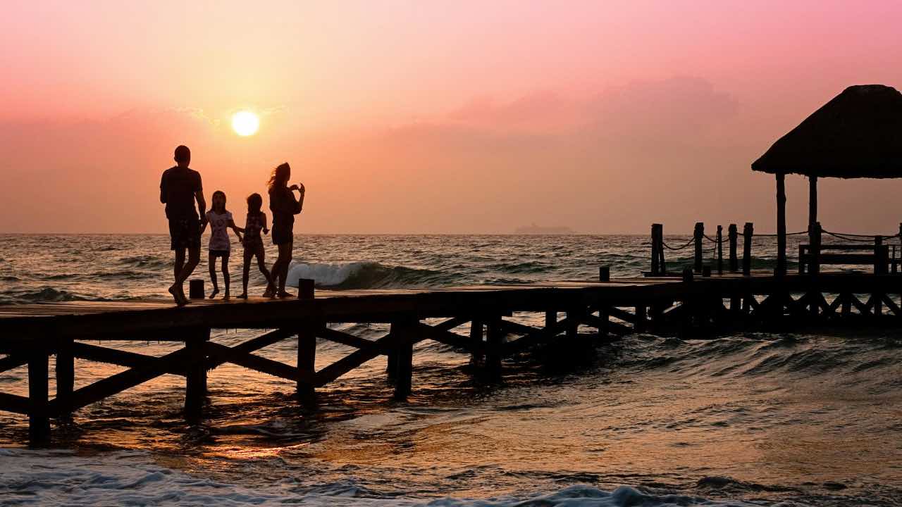 ULTIM’ORA: “Vi regaliamo 1000 euro se fate l’amore”: ufficiale, Meloni stacca l’assegno se porti la ‘prova’ dell’atto
