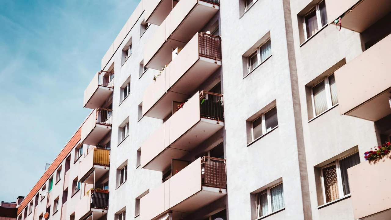 Palazzo facciata esterna - pexels - trs98