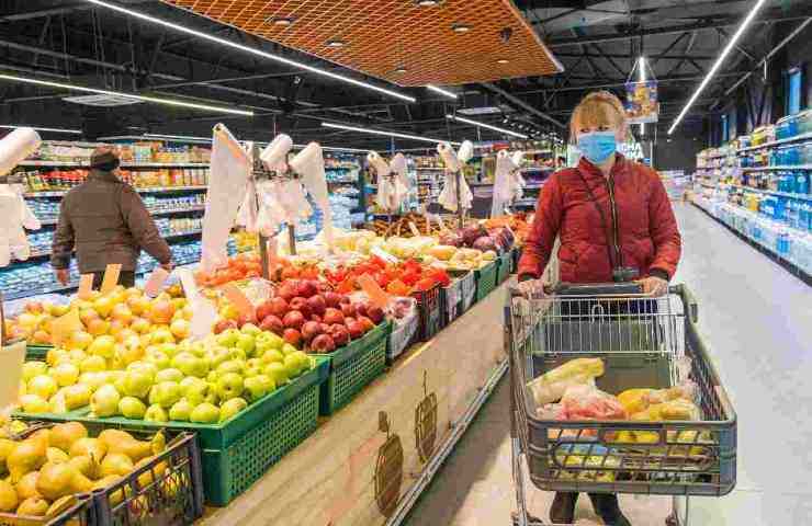 Spesa al supermercato - foto Corporate+ - altranotizia.it