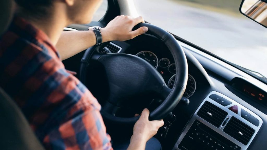 Assicurazione auto, ADDIO all’OBBLIGO: da Giugno hai diritto a non pagarla I E’ legge: impara la norma e sfruttala a tuo vantaggi