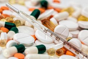Medico - medicine - salute - termometro - pillole - Fonte Pexels - altranotizia